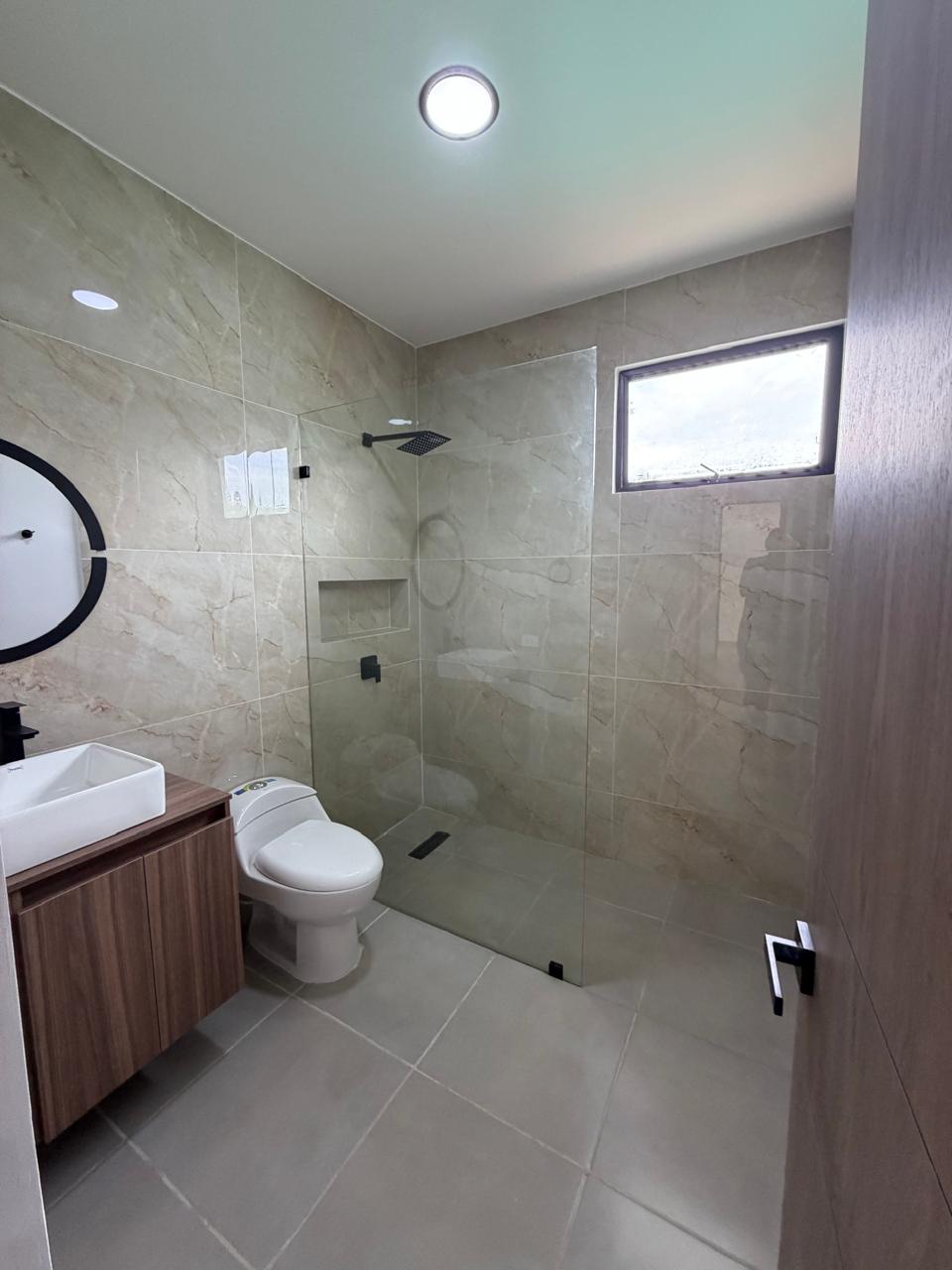 Casa en venta en La Morada, Jamundí — 520 m² sobre lote de 1.500 m², piscina y jacuzzi