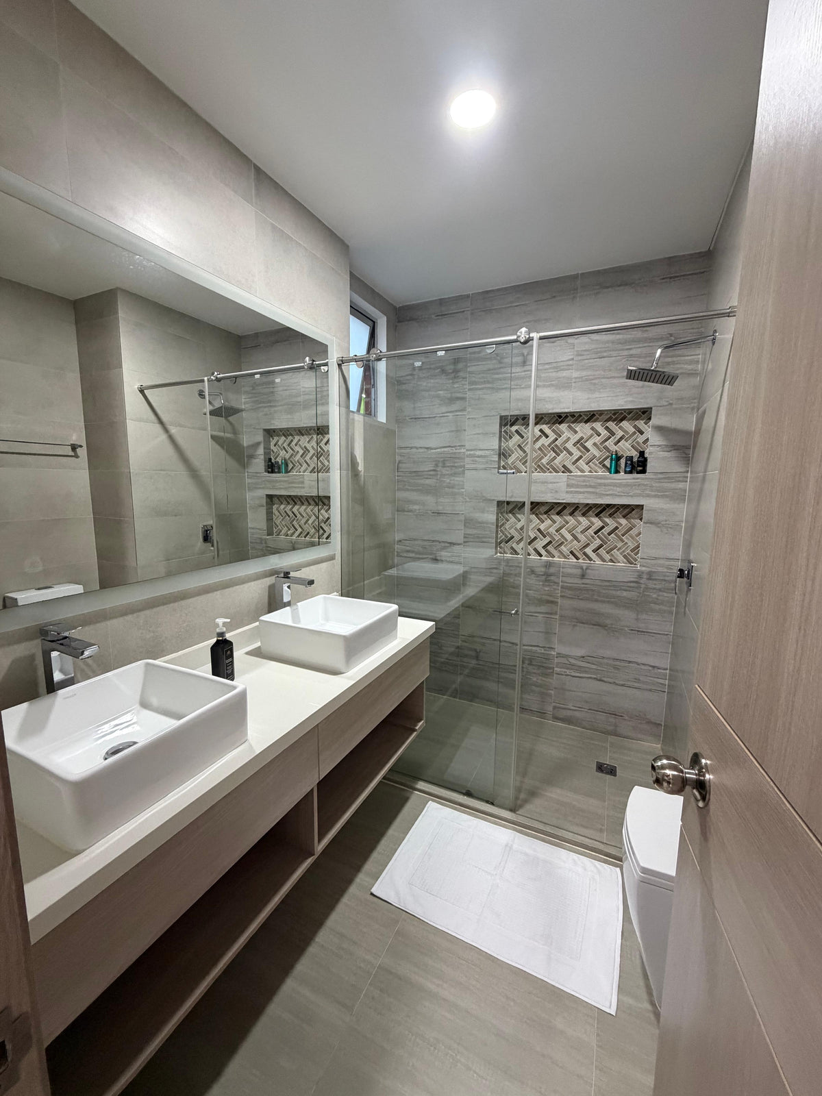 Apartamento en venta en Pance, Cali — Primer piso, 136 m² con terraza de 120 m²