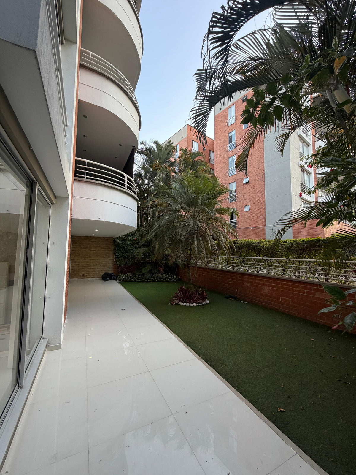 Apartamento en venta en Pance, Cali — Primer piso, 136 m² con terraza de 120 m²