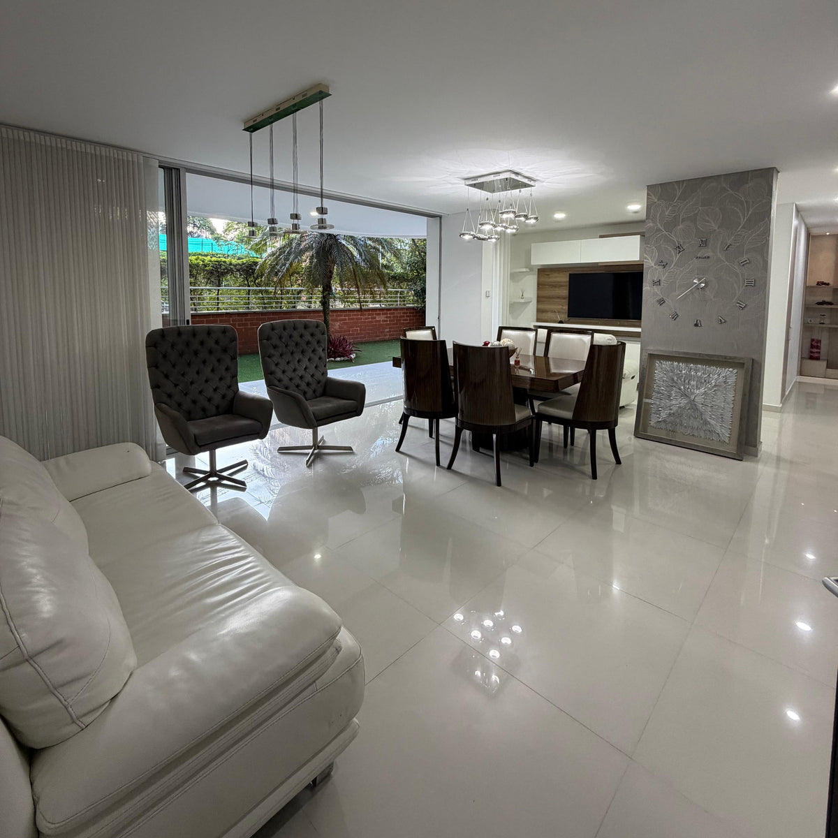 Apartamento en venta en Pance, Cali — Primer piso, 136 m² con terraza de 120 m²