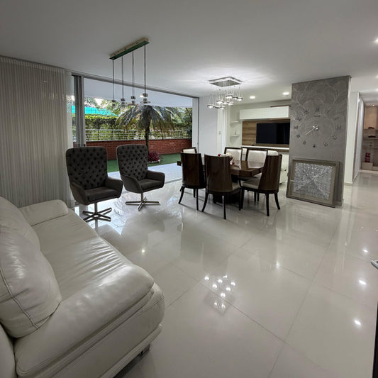 Apartamento en venta en Pance, Cali — Primer piso, 136 m² con terraza de 120 m²