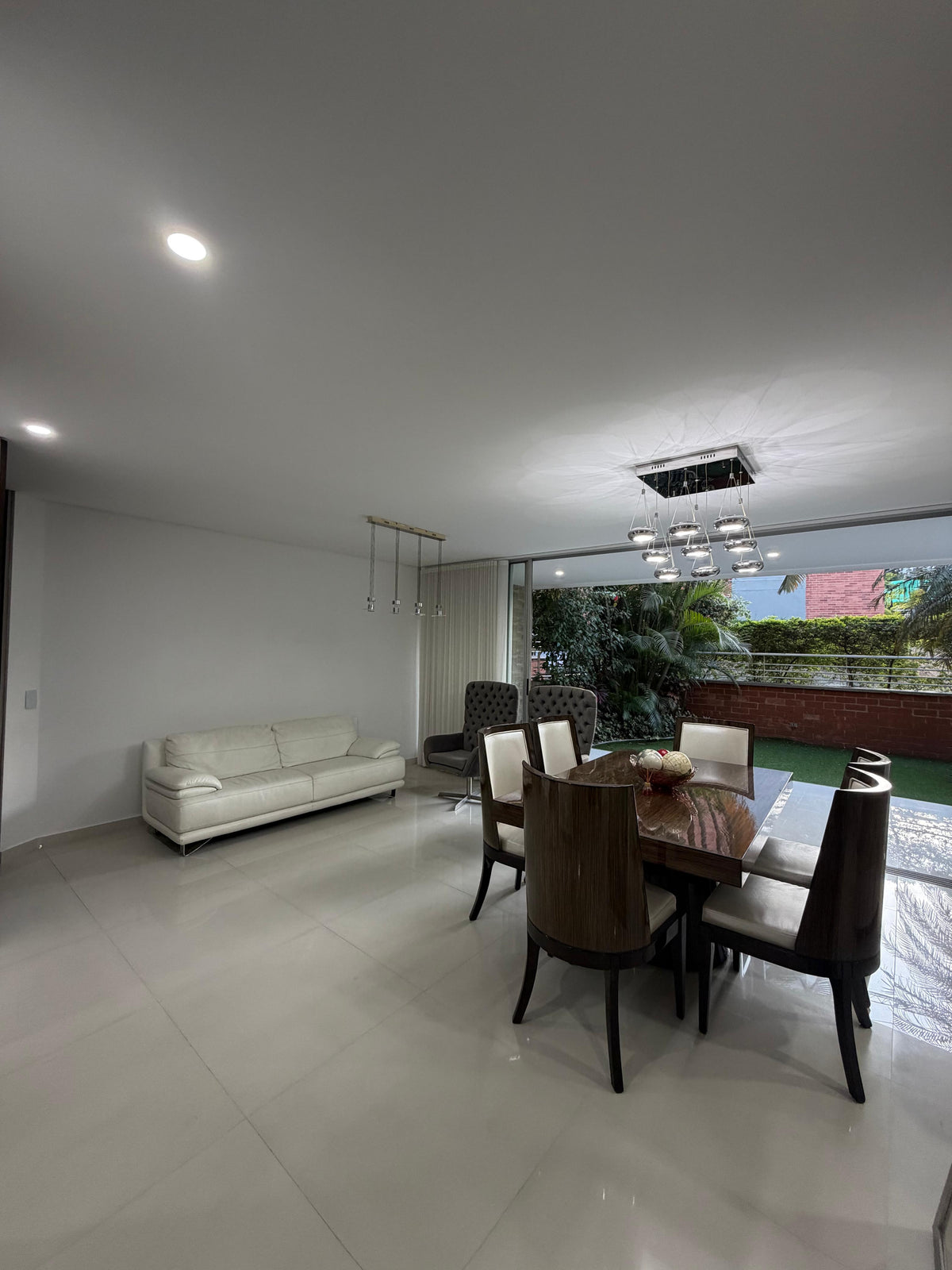 Apartamento en venta en Pance, Cali — Primer piso, 136 m² con terraza de 120 m²