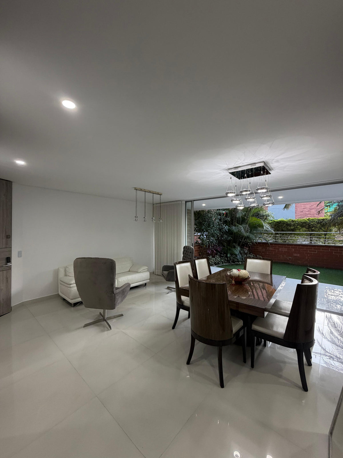 Apartamento en venta en Pance, Cali — Primer piso, 136 m² con terraza de 120 m²