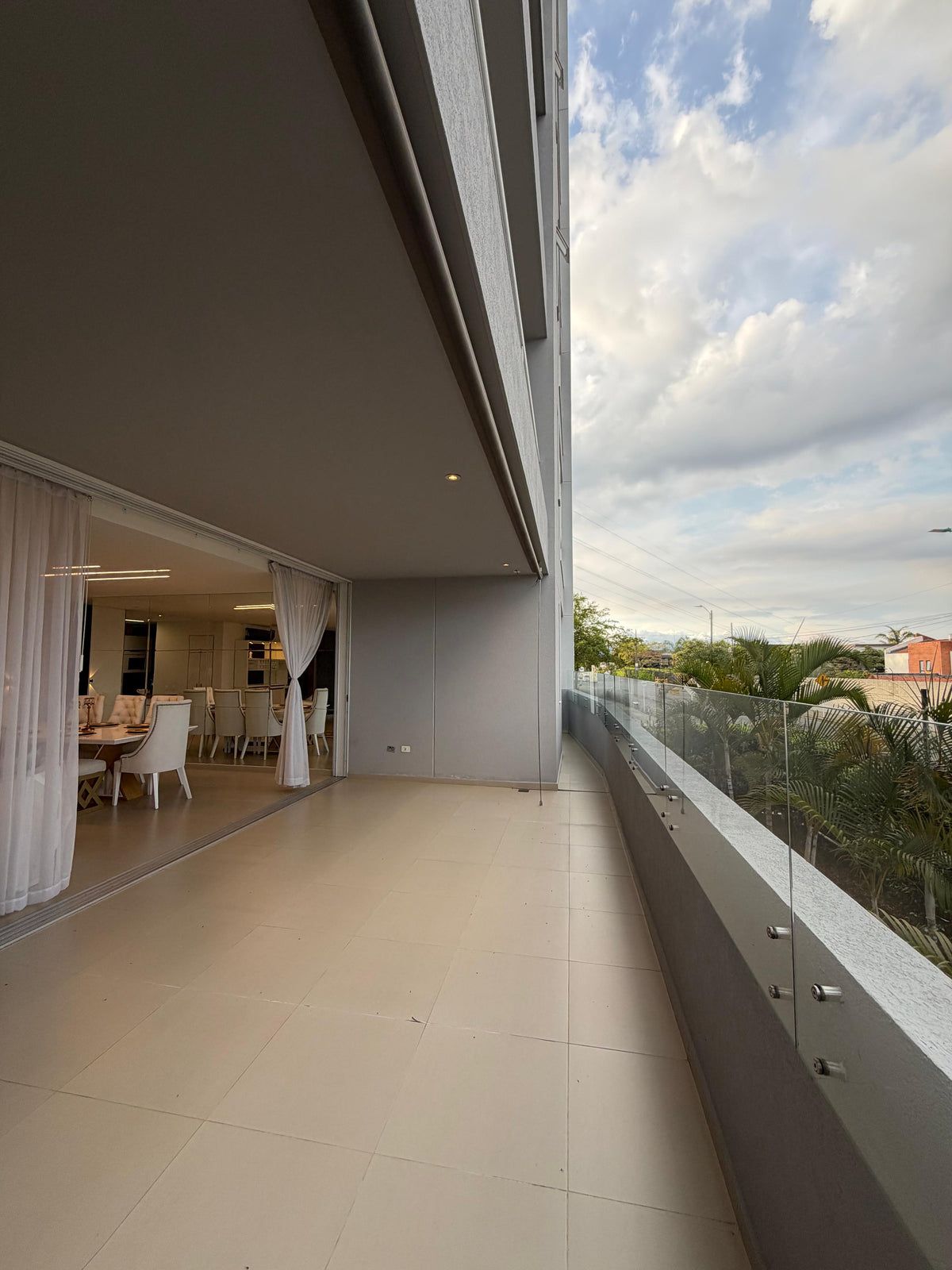 Apartamento en venta en Pance, Cali — Unidad Dacota, primer piso, 211 m² con terraza