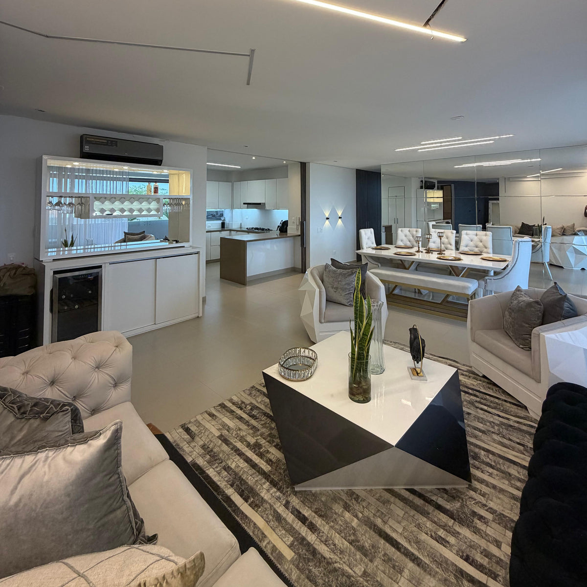 Apartamento en venta en Pance, Cali — Unidad Dacota, primer piso, 211 m² con terraza