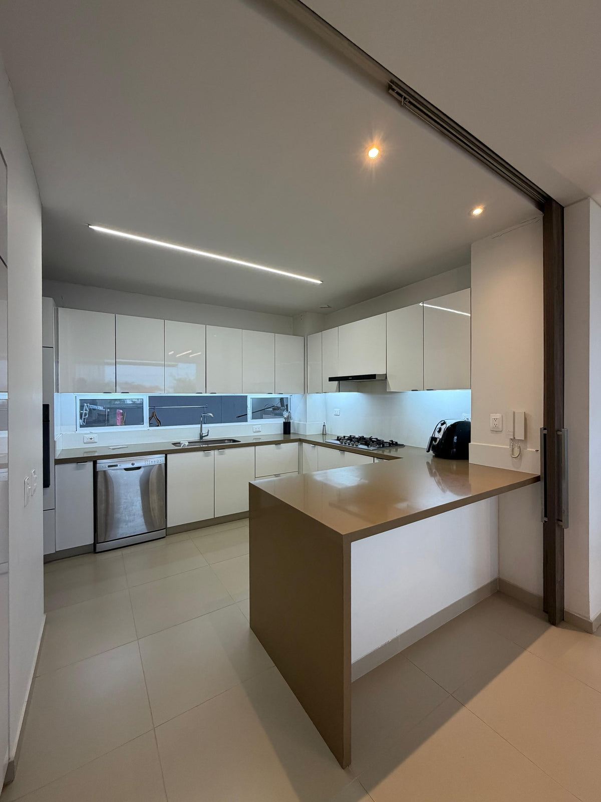 Apartamento en venta en Pance, Cali — Unidad Dacota, primer piso, 211 m² con terraza