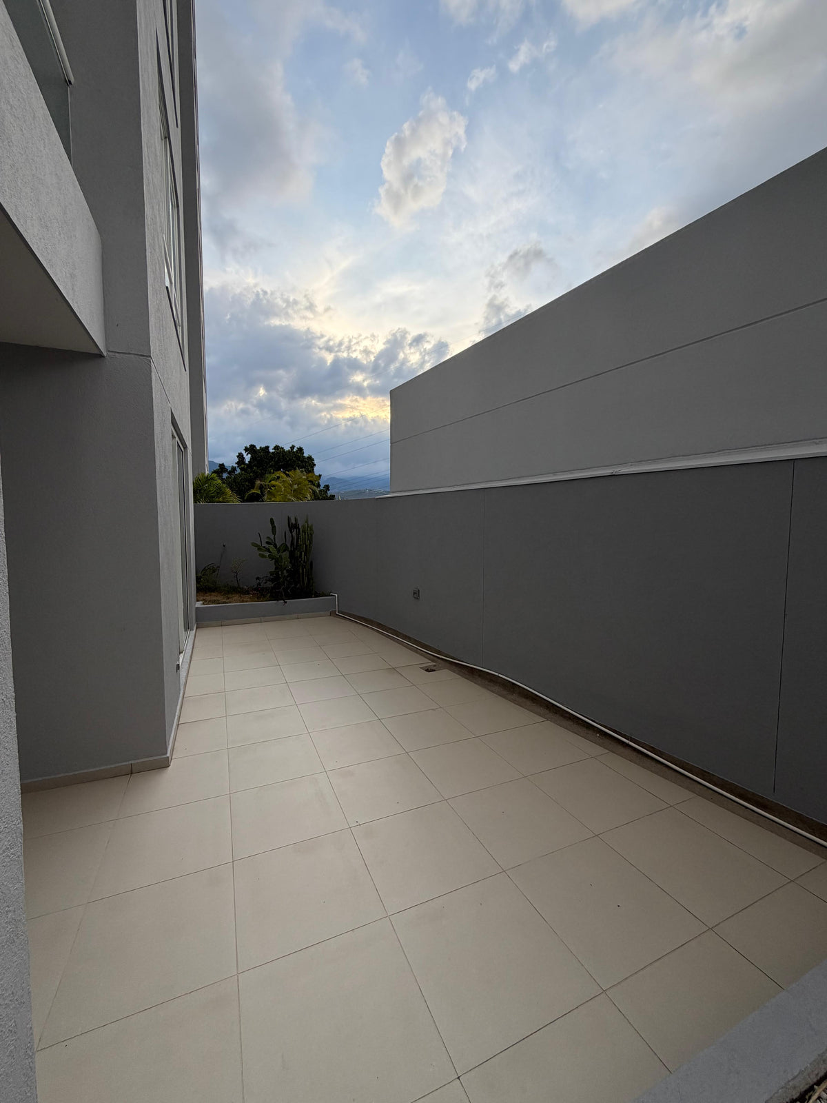 Apartamento en venta en Pance, Cali — Unidad Dacota, primer piso, 211 m² con terraza