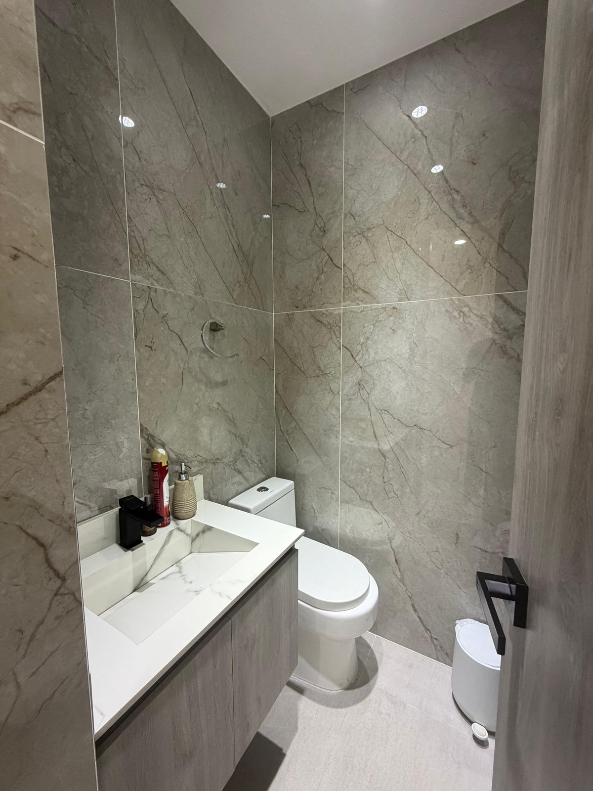 Apartamento amoblado en venta en Pance, Cali — Primer piso, 175 m², remodelado