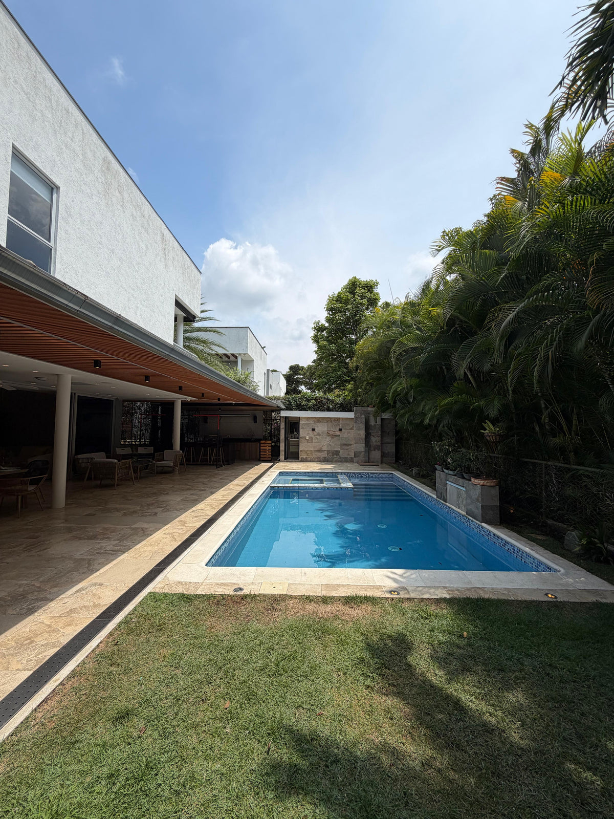 Casa en condominio en venta en Pance, Cali — 396 m², piscina, jacuzzi y domótica