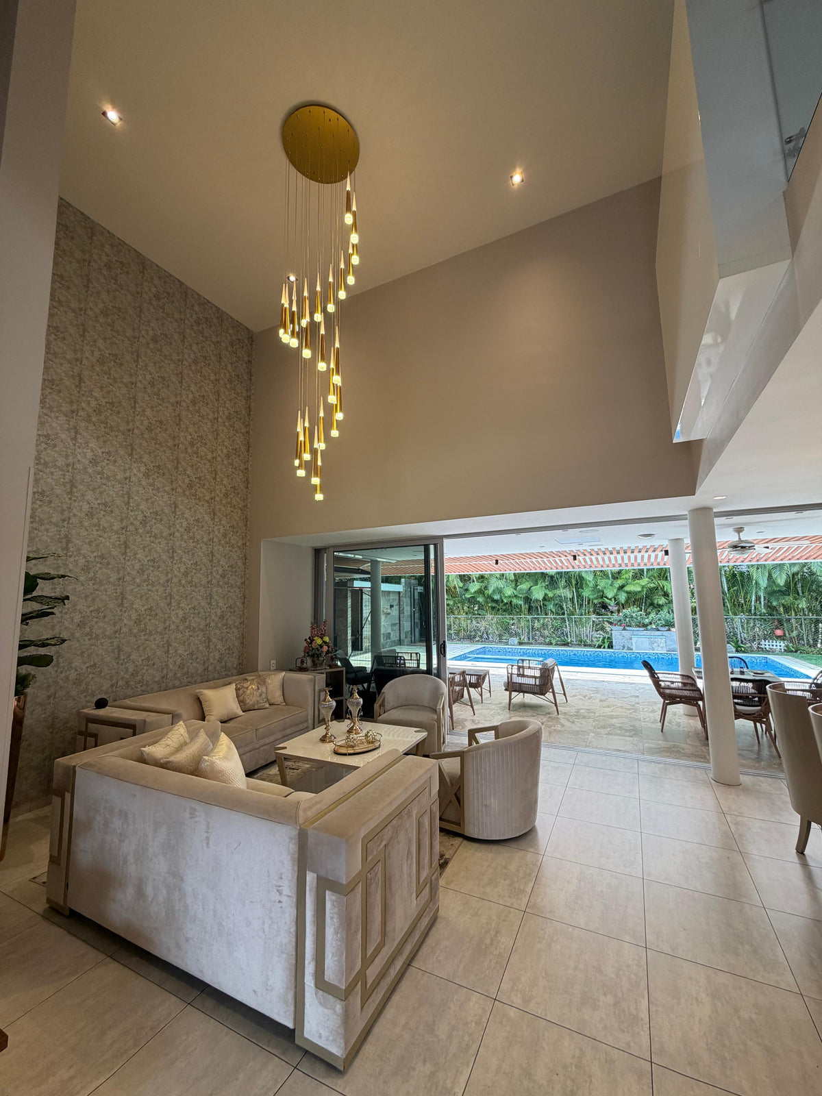 Casa en condominio en venta en Pance, Cali — 396 m², piscina, jacuzzi y domótica