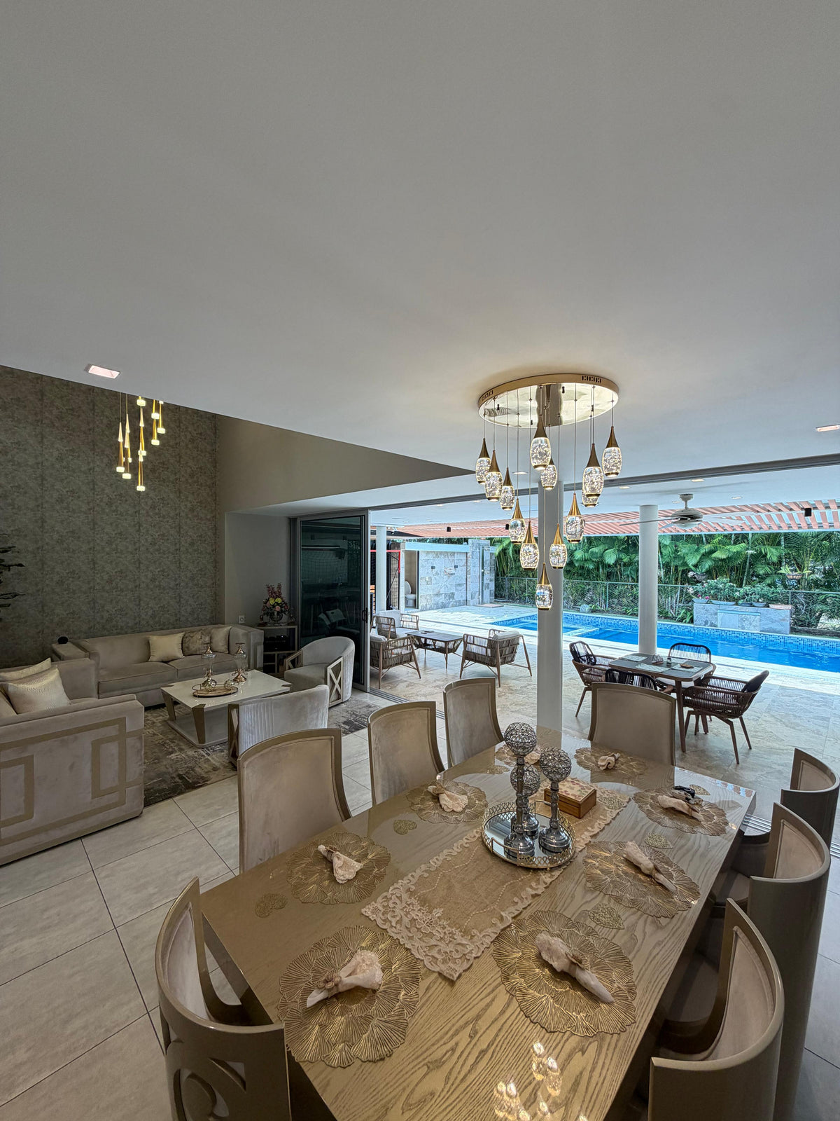 Casa en condominio en venta en Pance, Cali — 396 m², piscina, jacuzzi y domótica