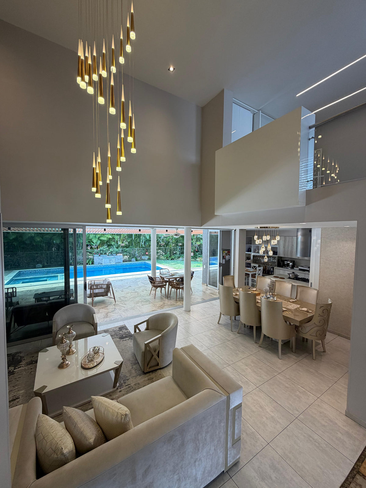 Casa en condominio en venta en Pance, Cali — 396 m², piscina, jacuzzi y domótica