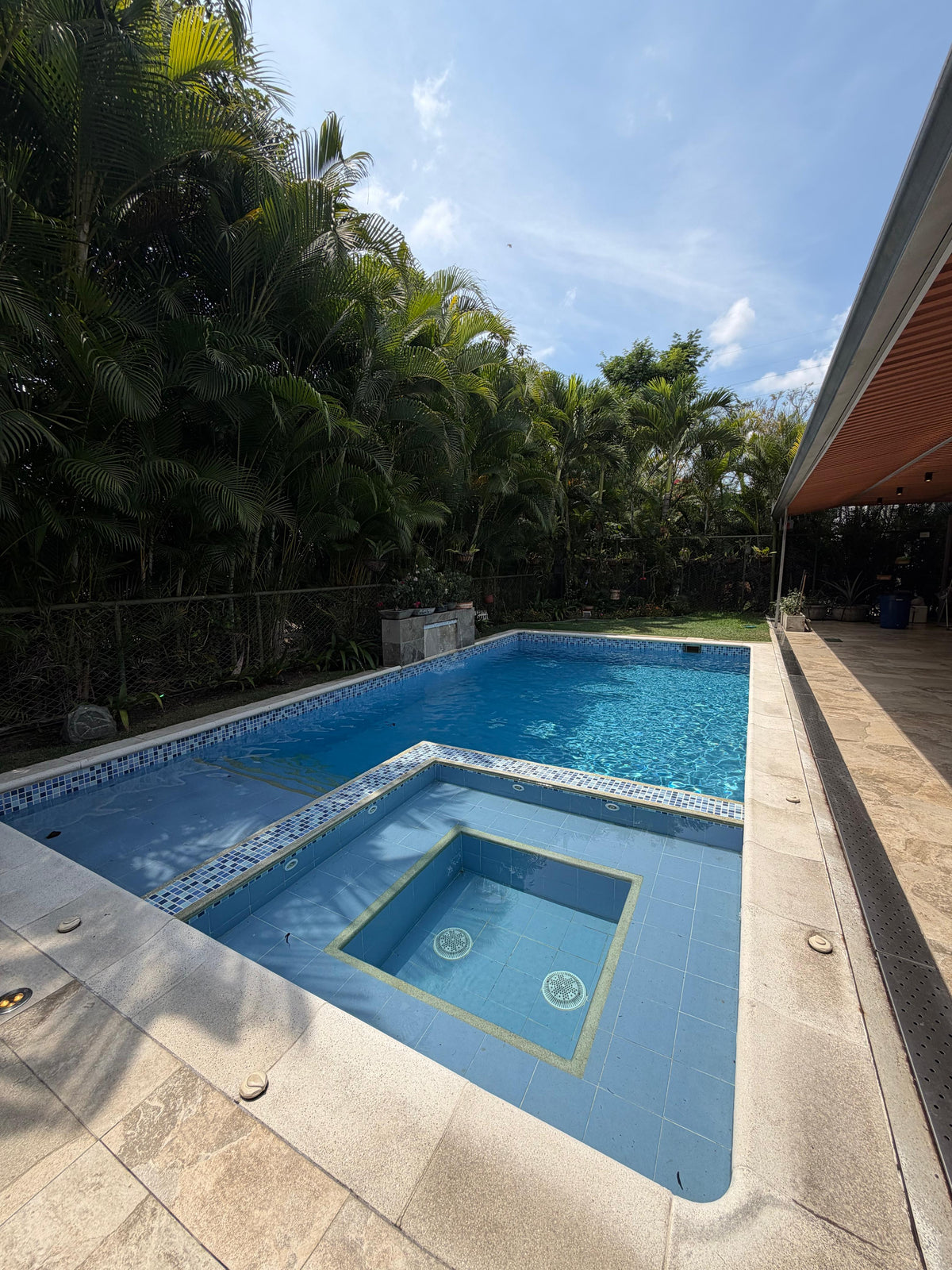 Casa en condominio en venta en Pance, Cali — 396 m², piscina, jacuzzi y domótica