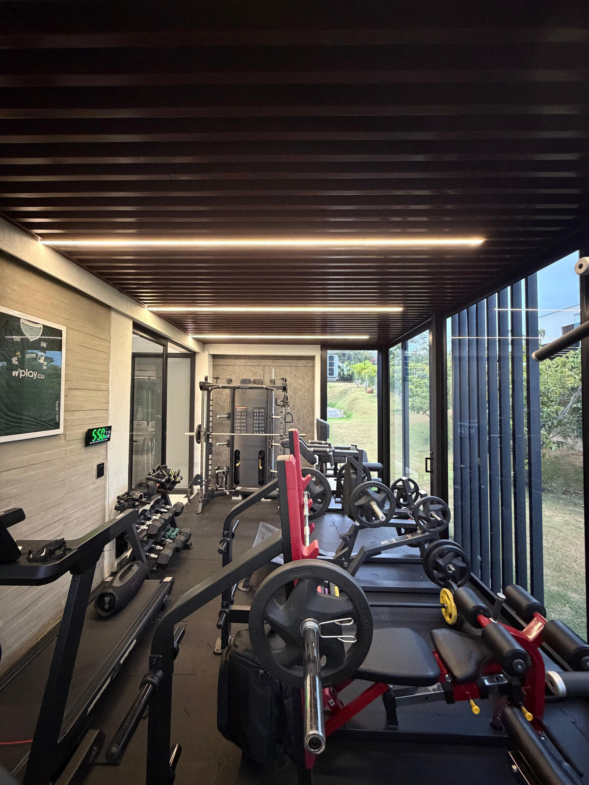 Casa en condominio en venta en Pance, Cali — 380 m² sobre lote de 1.700 m², sala de cine y gimnasio