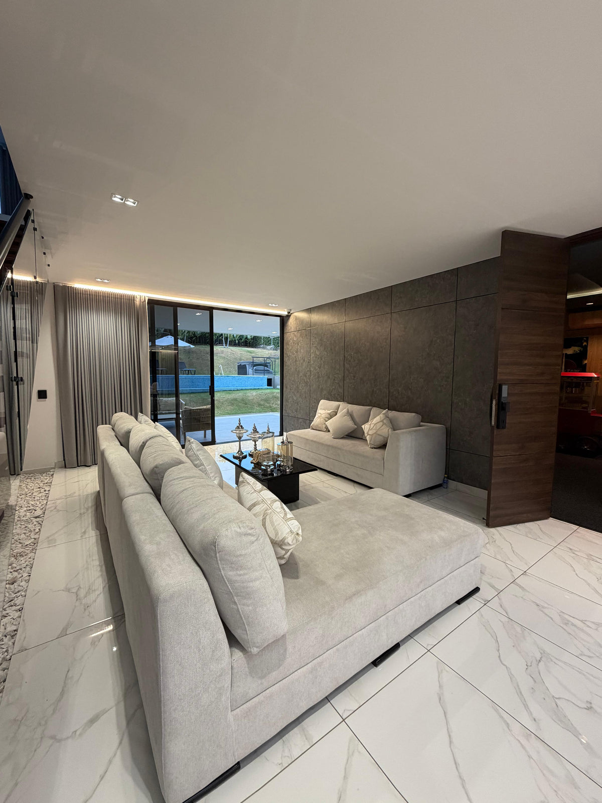 Casa en condominio en venta en Pance, Cali — 380 m² sobre lote de 1.700 m², sala de cine y gimnasio