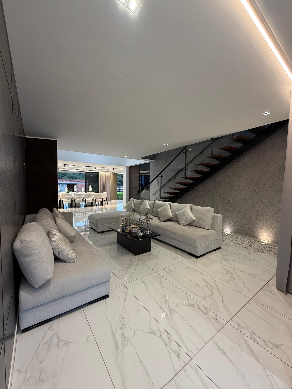 Casa en condominio en venta en Pance, Cali — 380 m² sobre lote de 1.700 m², sala de cine y gimnasio