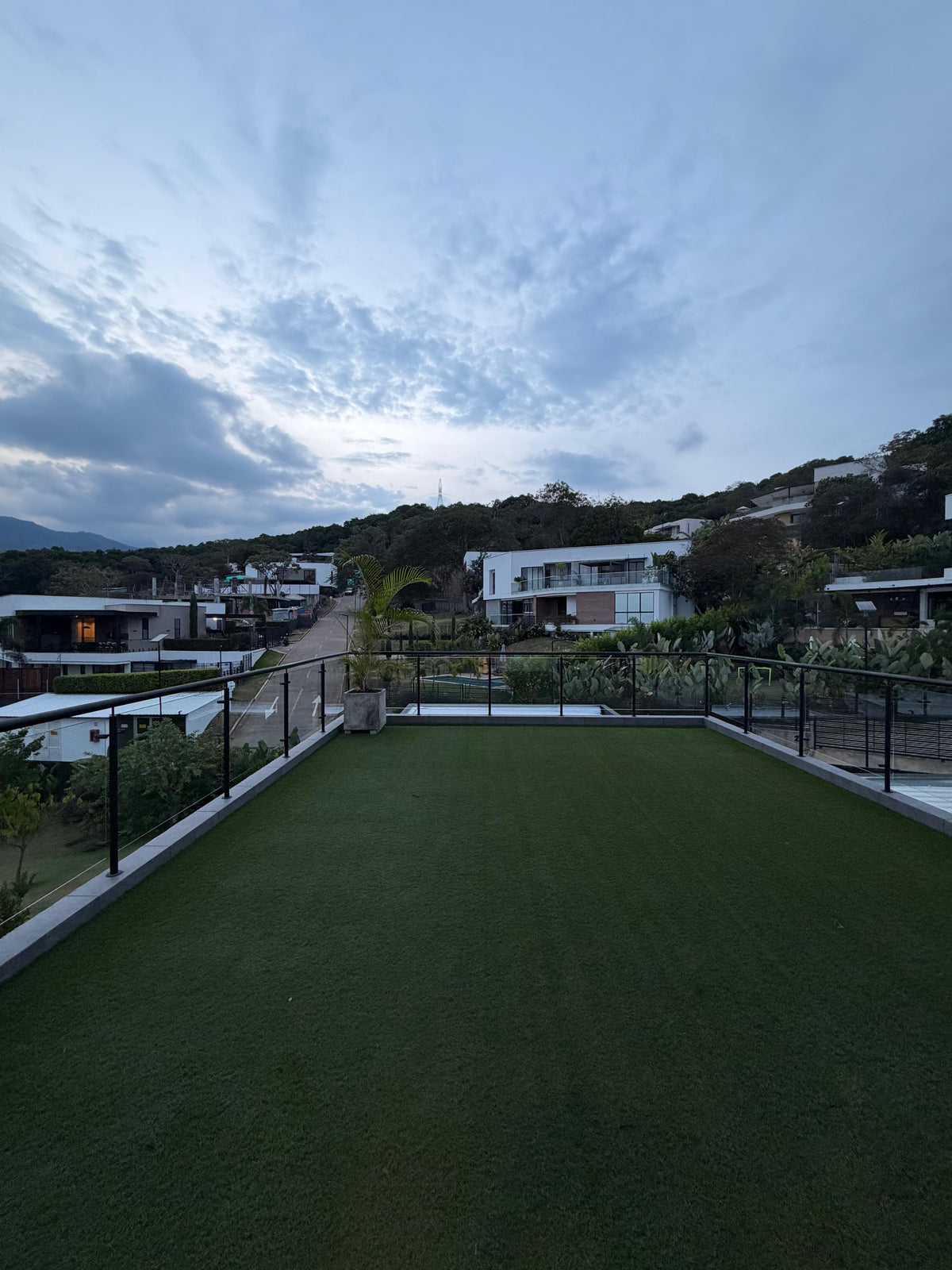 Casa en condominio en venta en Pance, Cali — 380 m² sobre lote de 1.700 m², sala de cine y gimnasio