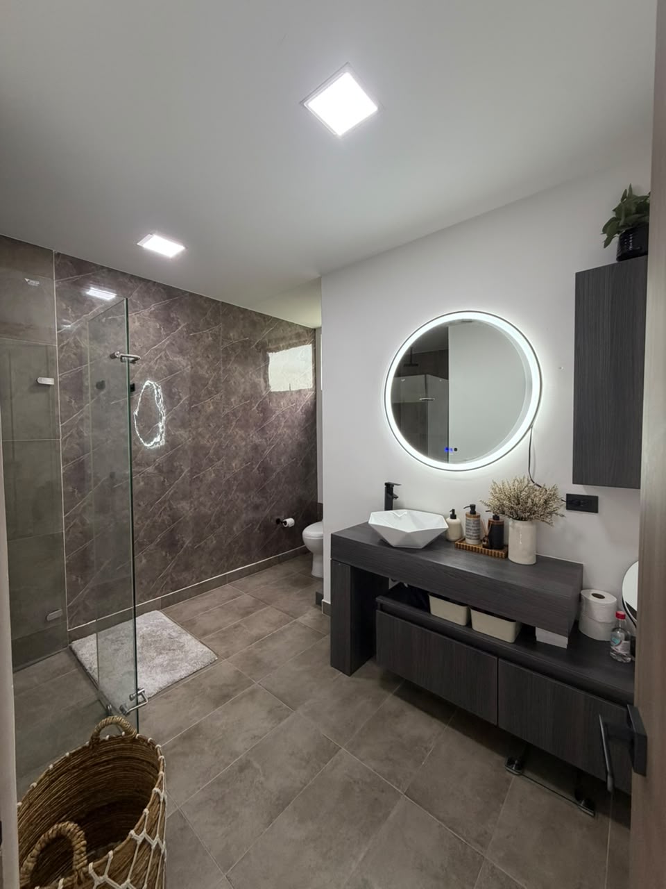 Casa en venta en La Morada, Jamundí — 400 m² sobre lote de 1.500 m², piscina y paneles solares