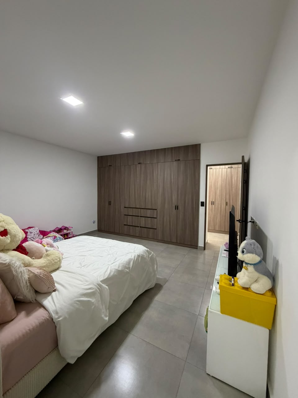 Casa en venta en La Morada, Jamundí — 400 m² sobre lote de 1.500 m², piscina y paneles solares