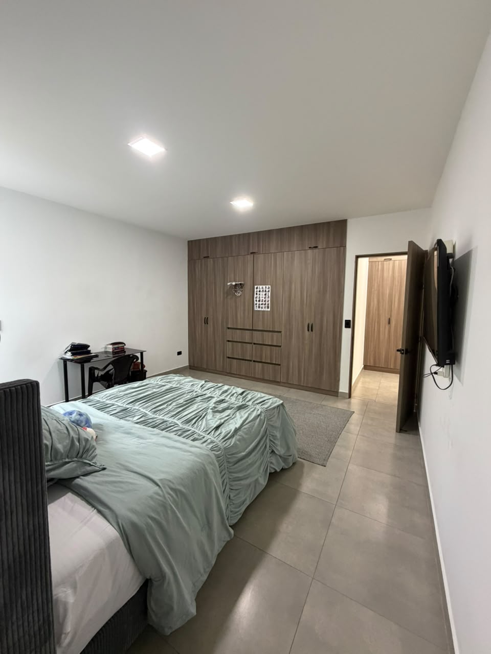 Casa en venta en La Morada, Jamundí — 400 m² sobre lote de 1.500 m², piscina y paneles solares