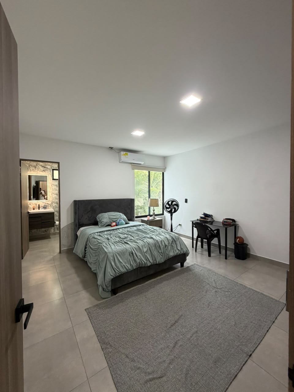 Casa en venta en La Morada, Jamundí — 400 m² sobre lote de 1.500 m², piscina y paneles solares