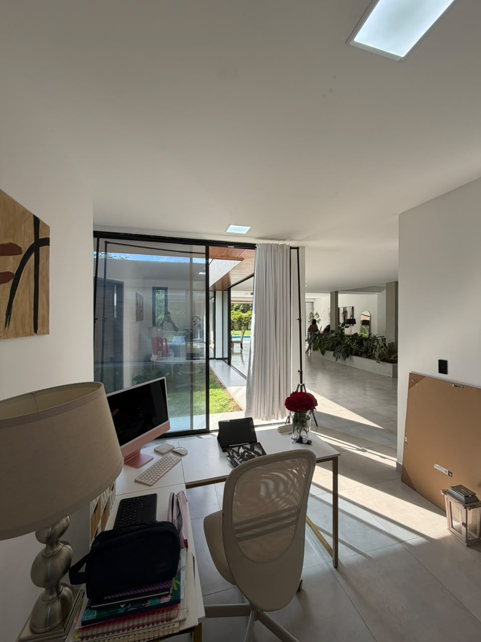 Casa en venta en La Morada, Jamundí — 400 m² sobre lote de 1.500 m², piscina y paneles solares