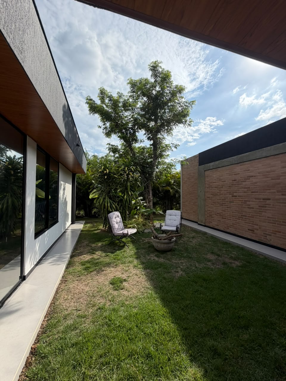 Casa en venta en La Morada, Jamundí — 400 m² sobre lote de 1.500 m², piscina y paneles solares